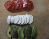 簡単♪ アボカドでカプレーゼ風グラタン作り方1写真