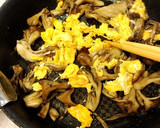 ☼節約料理♪まいたけとたまごの炒め物作り方3写真