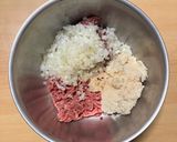 超簡単☆ハンバーグ風春巻き♪♪作り方1写真