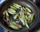 おつまみに◎みょうがのいしるバター炒め作り方2写真