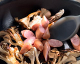 舞茸とウインナーのにんにく焦がし醤油炒め作り方2写真