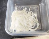 春菊とひき肉の卵とじ丼作り方1写真