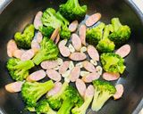 ブロッコリーとウィンナーのチーズ焼き作り方1写真