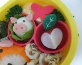キティちゃん ぶたさんキャラ弁作り方1写真