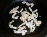 とり皮と絹さやの照り焼き作り方2写真