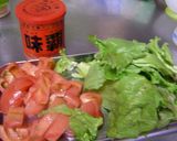 トマトとレタスの中華スープ♫作り方1写真