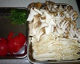 きのことトマトのバターしょうゆ炒め作り方1写真