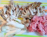 やみつき!たっぷりキノコと肉の塩タレ炒め作り方1写真