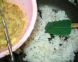 チーズのサラダ付き♪梅納豆炒飯作り方3写真