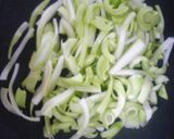 ブロッコリーの茎とじゃがいもの焼肉。作り方1写真