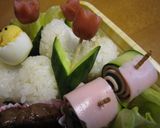 お弁当に✿ウインナー＆胡瓜でチューリップ作り方3写真
