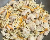 極上のプチッと感！もち麦鶏ごぼうご飯作り方5写真