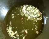 クウシンサイとしめじのペペロンチーノ作り方2写真