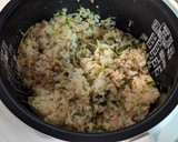 炊飯器で！豆苗と鮭フレークの炊き込みご飯作り方4写真
