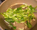 鶏がらスープの素で☆小松菜と豚こま炒め作り方6写真