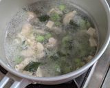 とっても簡単★枝豆と鶏皮の白味噌スープ作り方1写真