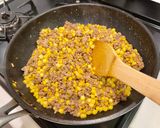 生姜が香る✨味噌バタコーンのそぼろ丼作り方6写真