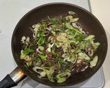 ささっと一品！生きくらげとネギの塩炒め作り方3写真