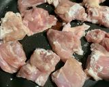 鶏肉と小松菜・しめじの味噌マヨ炒め☆作り方2写真