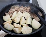 コクうま♪豚バラ厚揚げと夏野菜にんにく味噌炒め作り方3写真