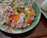 目玉焼きにパセリ(人参の葉っぱ)を乗せて作り方4写真