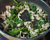 食がすすむ！空芯菜と豚肉のニンニク麹炒め作り方4写真