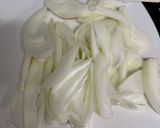 たっぷり玉ねぎとじゃがいもと卵の味噌汁作り方2写真