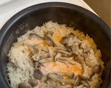 乗せて炊飯♩『鮭としめじの炊き込みご飯』作り方4写真