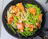 鶏の唐揚げニラもやし炒め作り方7写真