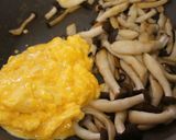 卵としめじの炒め合わせ作り方5写真