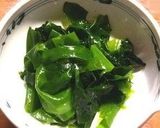 簡単で美味しい　新わかめと竹輪のソテー作り方1写真