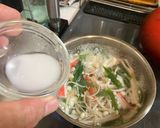 えのき、カニかま、卵白の中華スープ作り方4写真