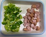 ウインナーとピーマンのウスターカレー炒飯作り方1写真