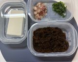 【簡単副菜】もずくと大葉の旨辛冷奴作り方2写真