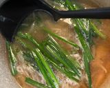 鶏もも肉ともやしとニラの味噌汁　ダシが利いてるよ作り方6写真