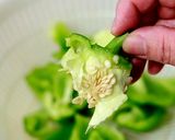 【包丁いらず】私の裏技！ピーマンの乱切り作り方3写真