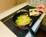 彼氏が作る「カニカマとツナの蒸焼きそば」作り方7写真