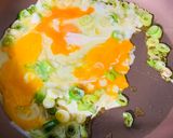 香ばしくてパラパラ〜♡鮭と卵とねぎの炒飯作り方3写真