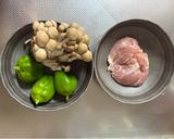 鶏肉、しめじ、ピーマンの柚子胡椒炒め✨作り方1写真