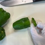 市販ハンバーグ変身！和味ピーマンの肉詰め作り方2写真