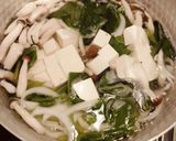 ほうれん草と玉ねぎのしめじ豆腐味噌汁作り方5写真