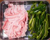 豚バラピーマンの☆濃厚焼肉のたれテリマヨ炒め🤩🍚作り方1写真