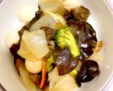 ぷりぷり食感の生きくらげ丼　うずらの卵のせ作り方6写真