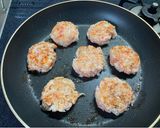 鮭とエビとカニカマのハンバーグ✨作り方5写真
