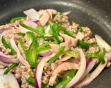ランチやお弁当に。ひき肉とハムの旨みナポリタン作り方4写真