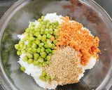 えんどう豆と鮭フレークの混ぜごはん🍙🫛🐟作り方1写真