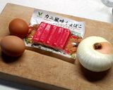 安い早い簡単!新玉ねぎとカニカマの玉子丼作り方1写真
