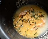 材料三つ。鮭骨缶カレー炊き込みご飯作り方2写真