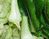 鶏ひき肉とチンゲン菜のピリ辛コンソメ蒸し作り方2写真