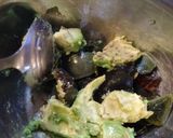 鶏とピータンとアボガドの和え物作り方3写真